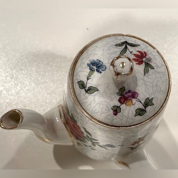 VTG Crown Staffordshire Teapot. Some crazing or hairline crack. Price Reduced. - Picture 9 of 11